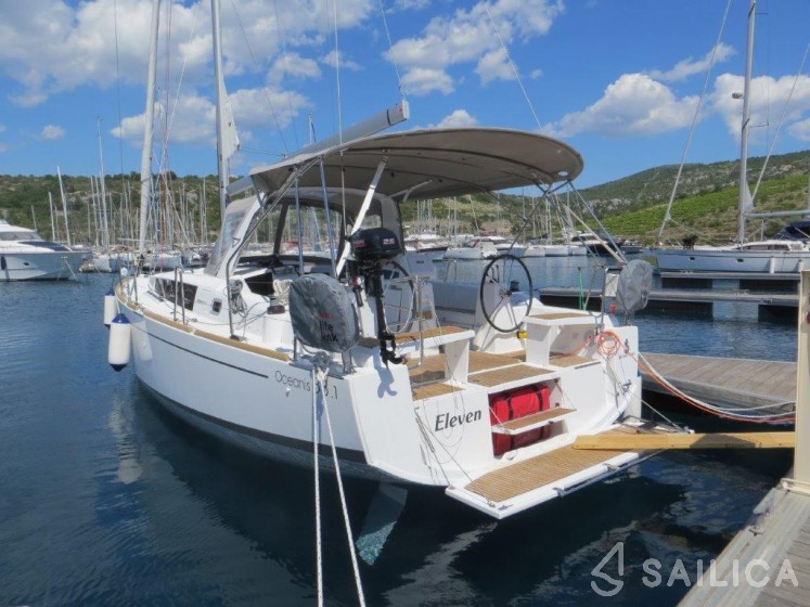 Oceanis 38.1 - Yacht Charter Sailica