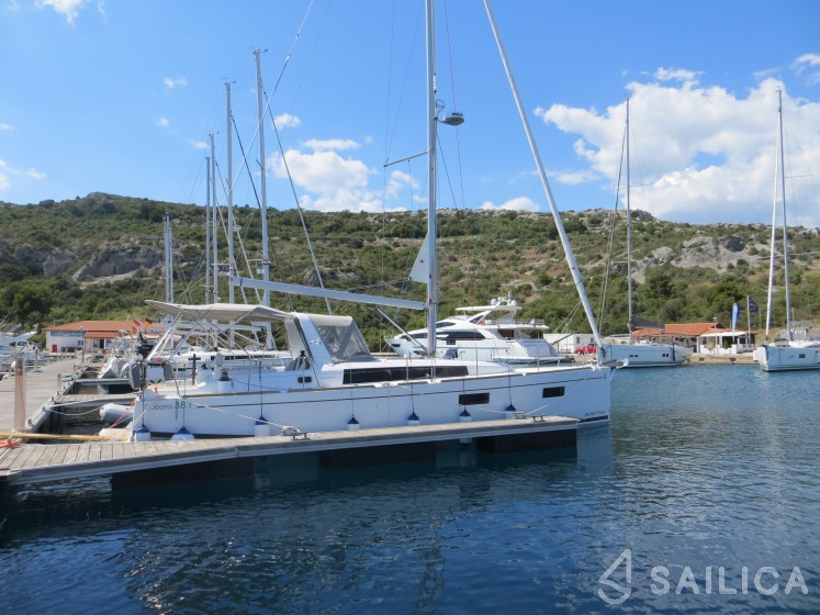 Oceanis 38.1 - Yacht Charter Sailica
