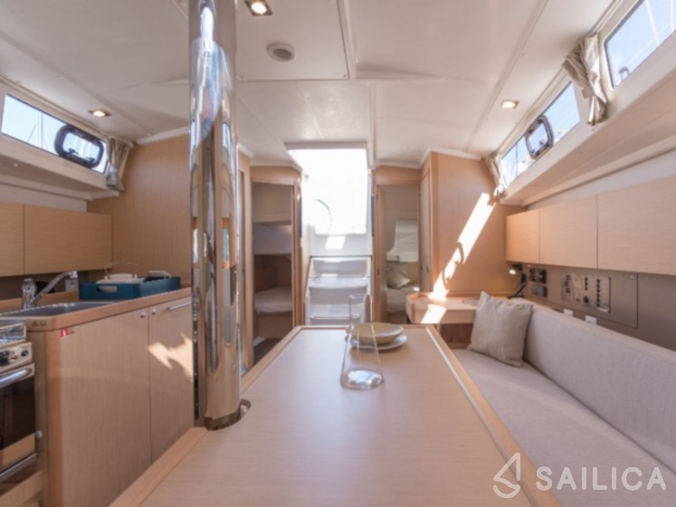 Oceanis 38.1 - Yacht Charter Sailica