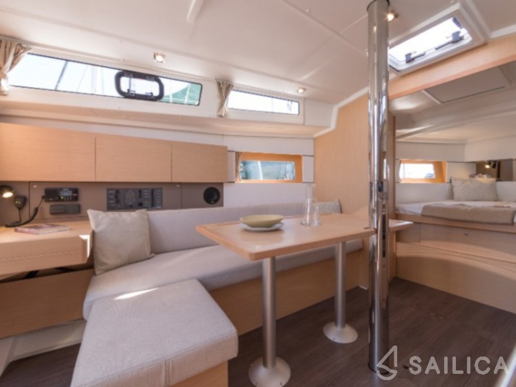 Oceanis 38.1 - Yacht Charter Sailica
