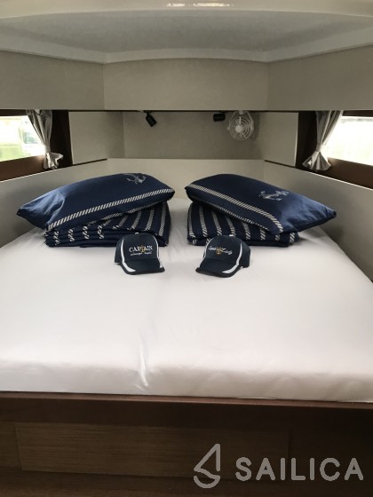 Oceanis 38.1 - Yacht Charter Sailica