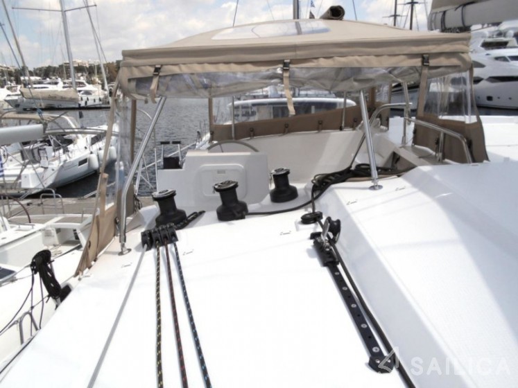 Astréa 42 - Yacht Charter Sailica
