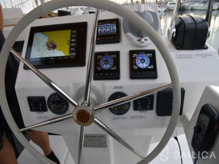 Astréa 42 - Yacht Charter Sailica