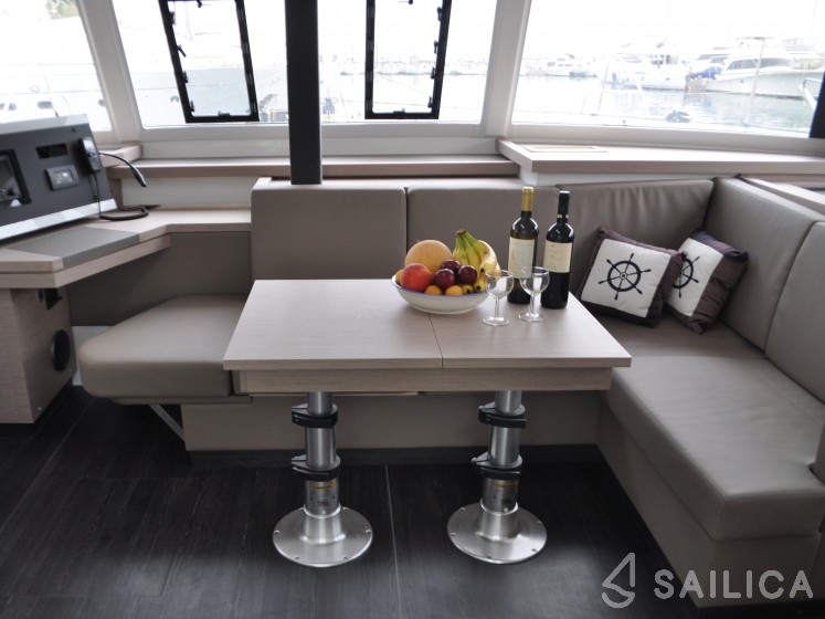 Astréa 42 - Yacht Charter Sailica