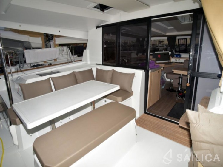 Astréa 42 - Yacht Charter Sailica