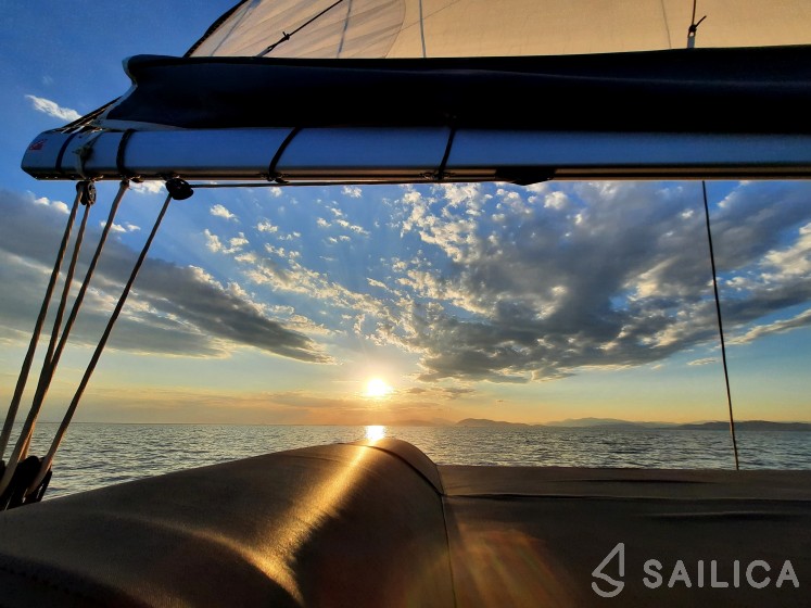 Astréa 42 - Yacht Charter Sailica