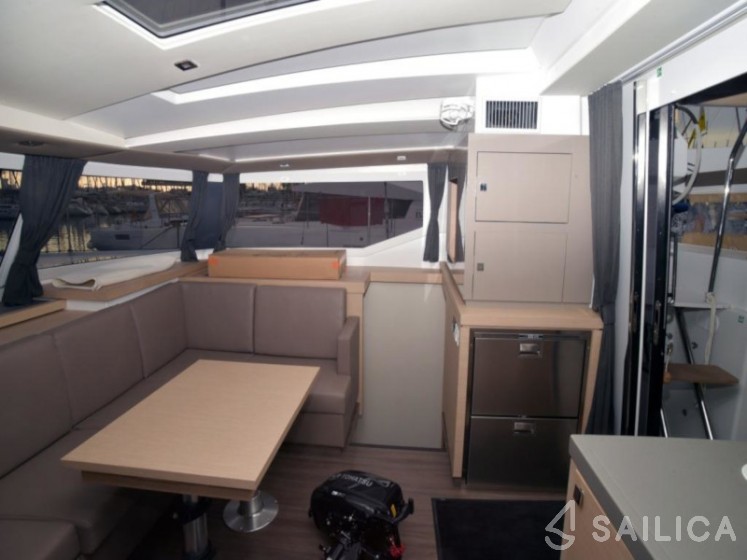 Astréa 42 - Yacht Charter Sailica