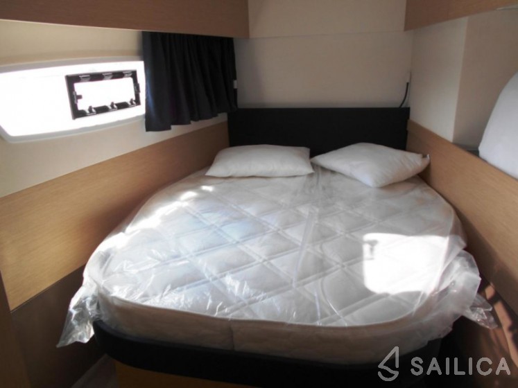Astréa 42 - Yacht Charter Sailica