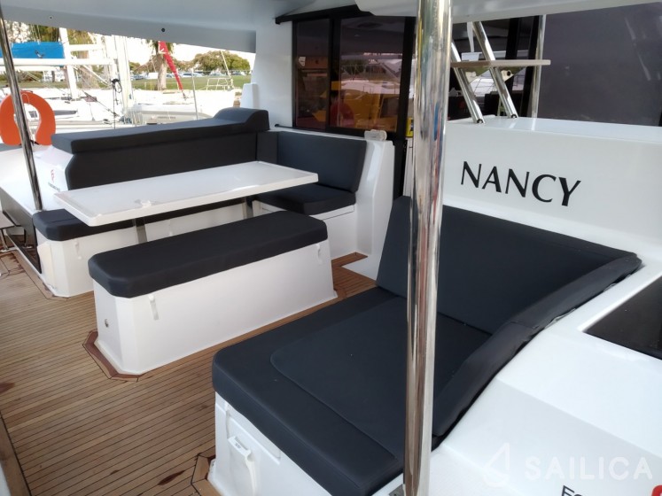 Astréa 42 - Yacht Charter Sailica