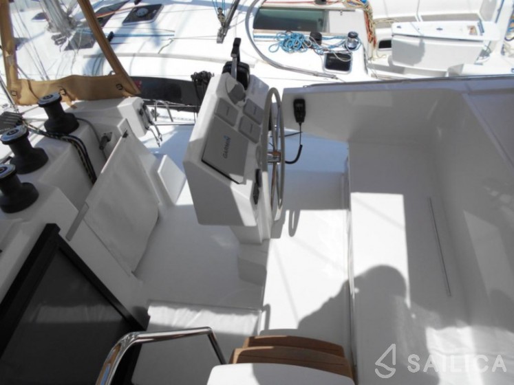 Astréa 42 - Yacht Charter Sailica