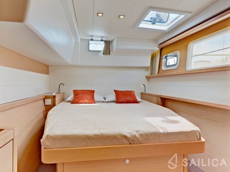 Lagoon 450  Flybridge - Yacht Charter Sailica