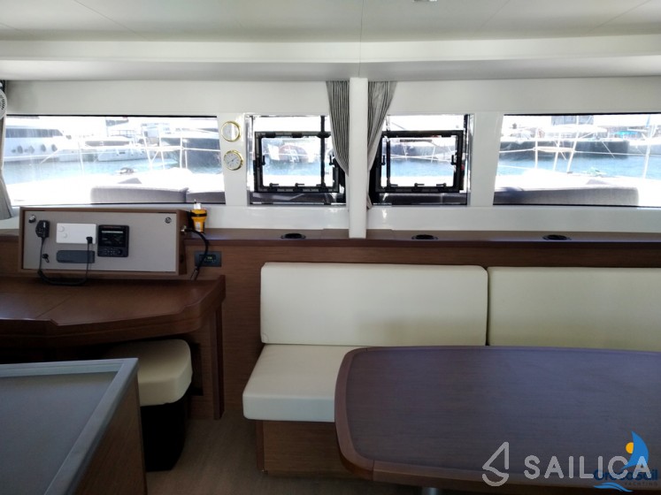 Lagoon 450  Flybridge - Yacht Charter Sailica