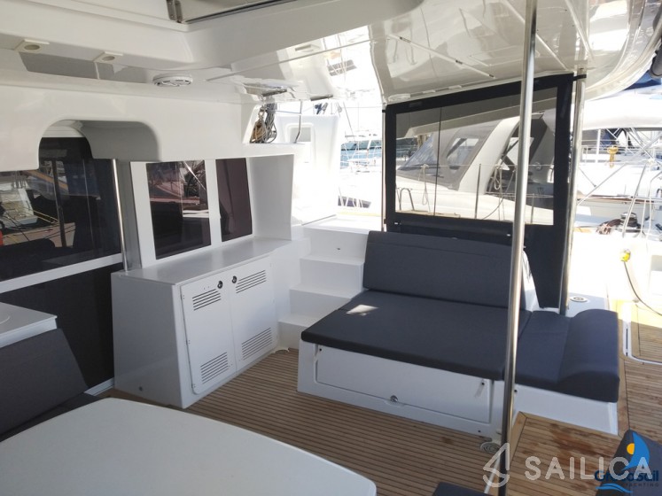 Lagoon 450  Flybridge - Yacht Charter Sailica