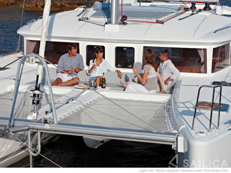 Lagoon 450  Flybridge - Yacht Charter Sailica