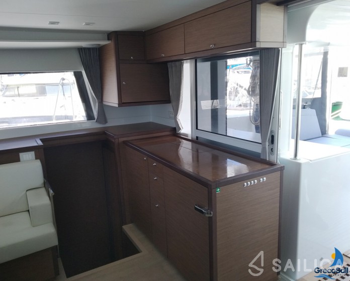Lagoon 450  Flybridge - Yacht Charter Sailica