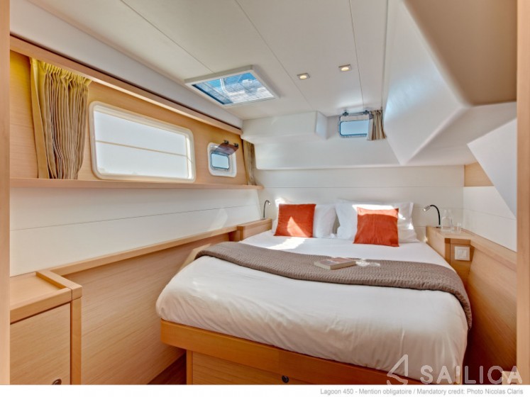 Lagoon 450  Flybridge - Yacht Charter Sailica