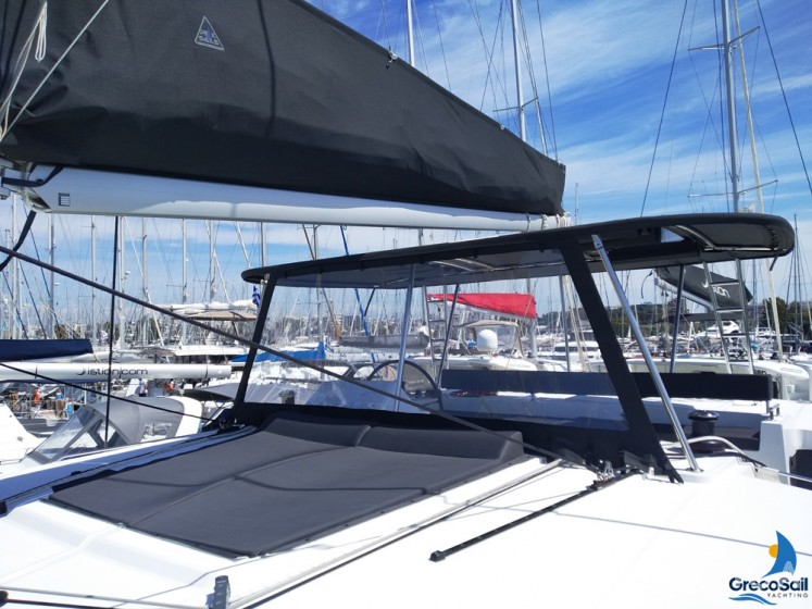 Lagoon 450  Flybridge - Yacht Charter Sailica