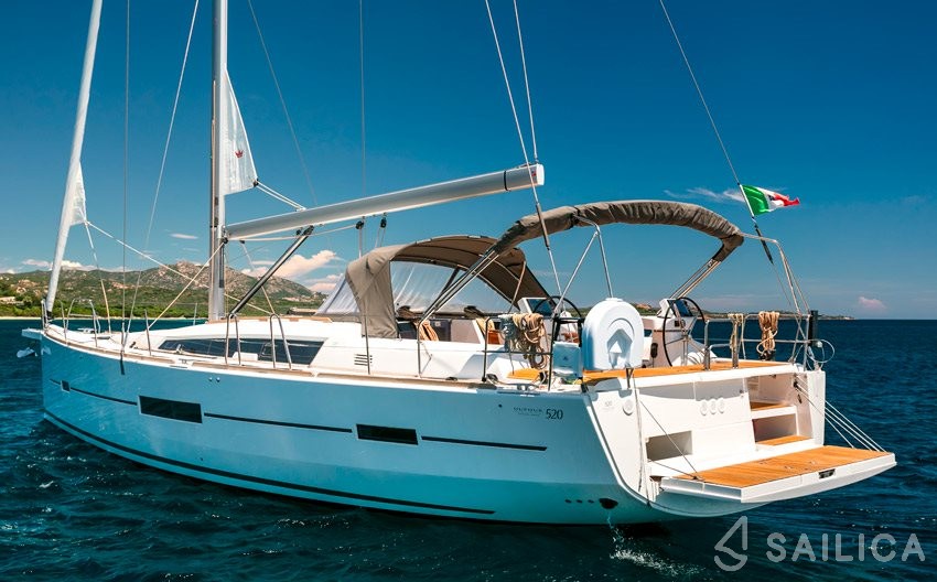 Dufour 520 GL - Yacht Charter Sailica