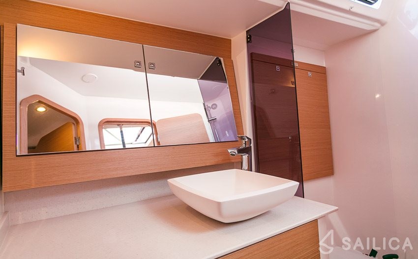 Dufour 520 GL - Yacht Charter Sailica
