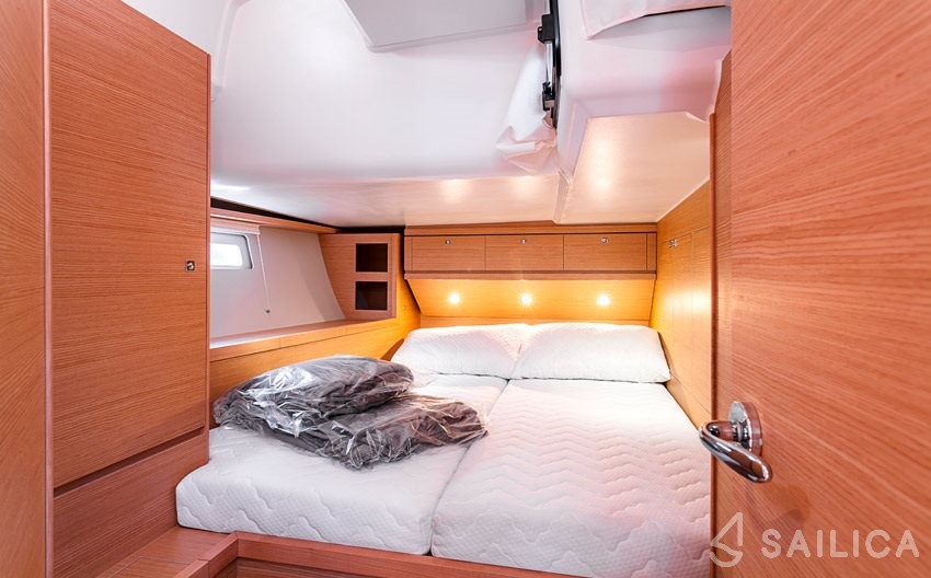Dufour 520 GL - Yacht Charter Sailica