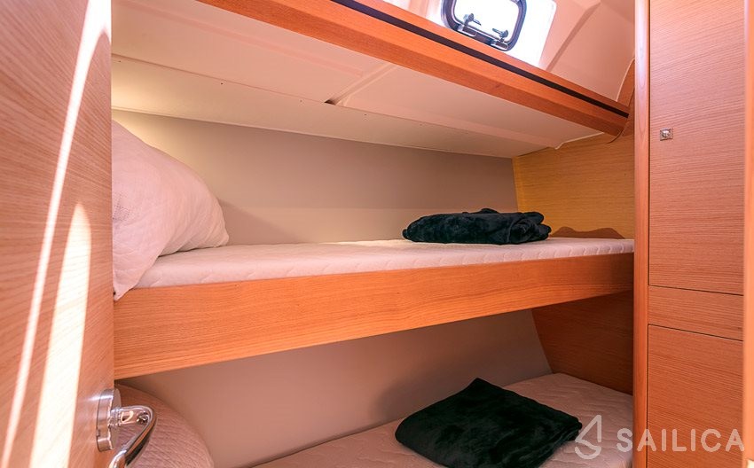 Dufour 520 GL - Yacht Charter Sailica