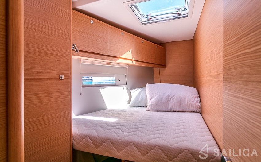 Dufour 520 GL - Yacht Charter Sailica