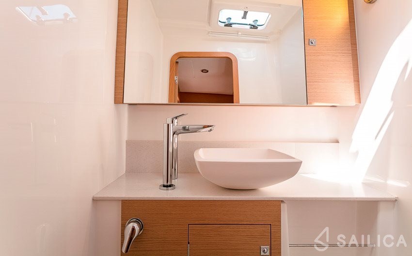 Dufour 520 GL - Yacht Charter Sailica