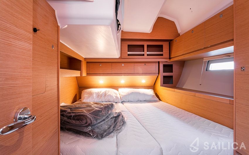 Dufour 520 GL - Yacht Charter Sailica