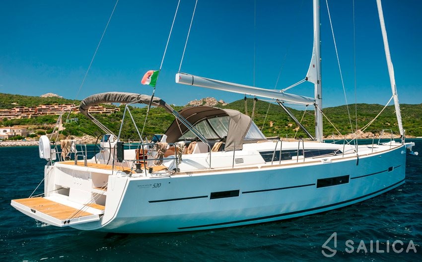 Dufour 520 GL - Yacht Charter Sailica