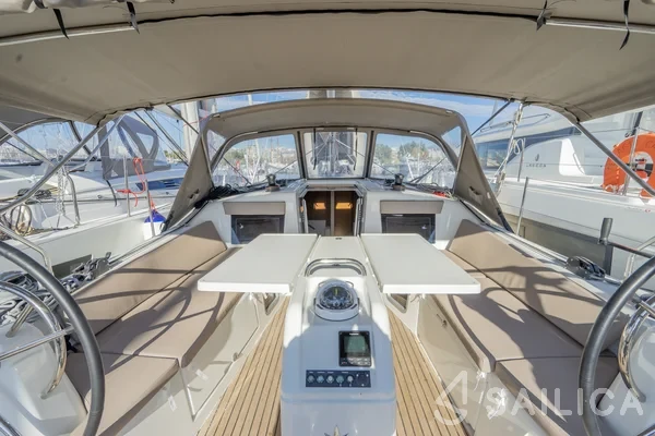 Sun Odyssey 410 - Yacht Charter Sailica
