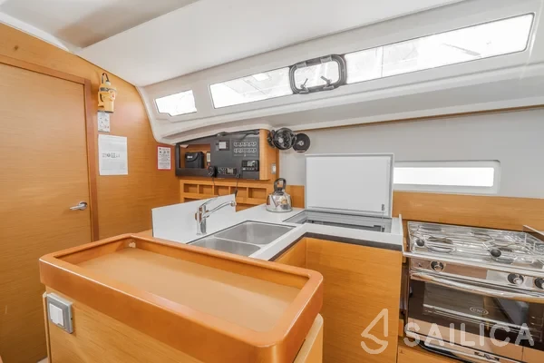 Sun Odyssey 410 - Yacht Charter Sailica