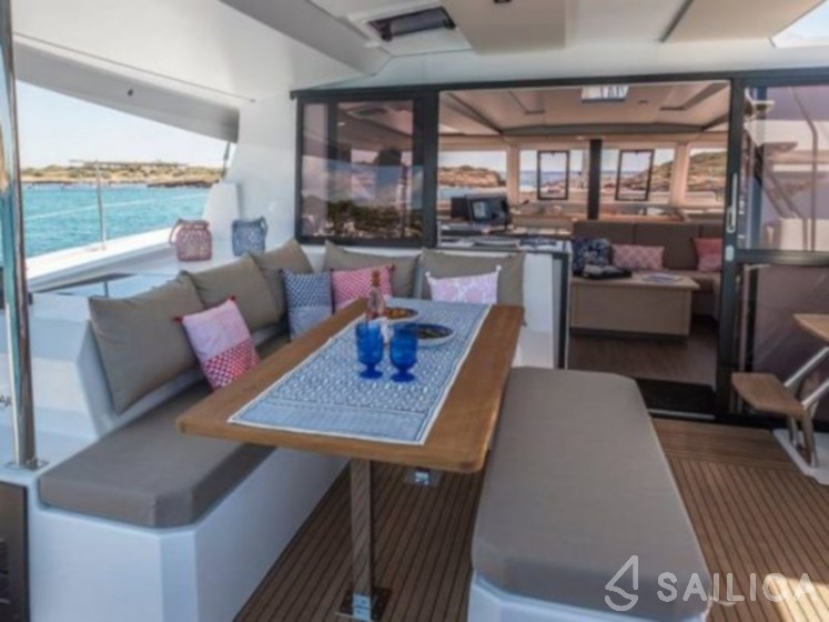 Astréa 42 - Yacht Charter Sailica