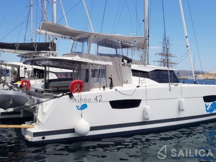 Astréa 42 - Yacht Charter Sailica