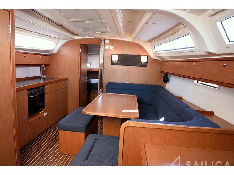 Bavaria Cruiser 41 - 3 cab. - Yacht Charter Sailica