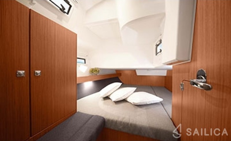 Bavaria Cruiser 41 - 3 cab. - Yacht Charter Sailica