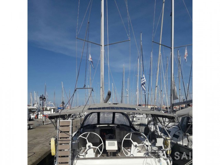 Bavaria Cruiser 41 - 3 cab. - Yacht Charter Sailica