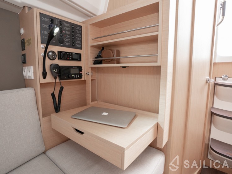 Oceanis 30.1 - Yacht Charter Sailica