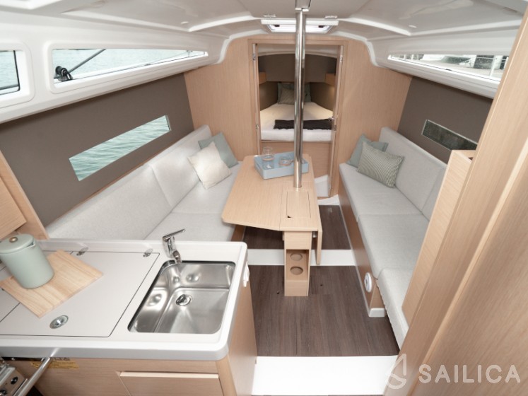Oceanis 30.1 - Yacht Charter Sailica