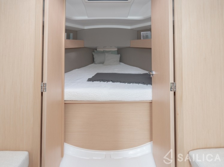 Oceanis 30.1 - Yacht Charter Sailica