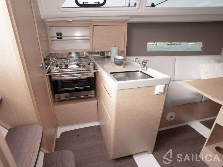 Oceanis 30.1 - Yacht Charter Sailica