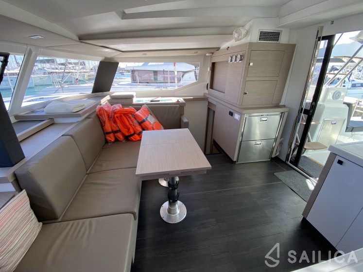 Astréa 42 - Yacht Charter Sailica
