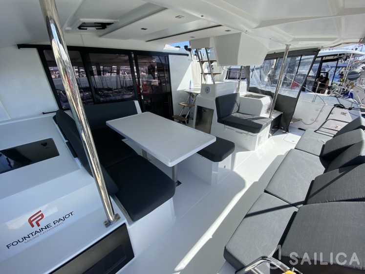 Astréa 42 - Yacht Charter Sailica