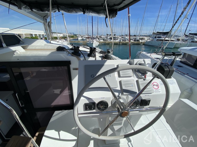 Astréa 42 - Yacht Charter Sailica