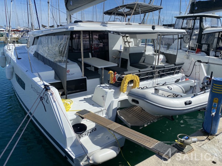 Astréa 42 - Yacht Charter Sailica