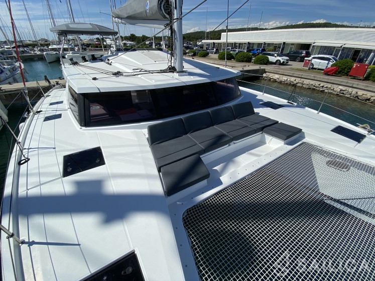 Astréa 42 - Yacht Charter Sailica