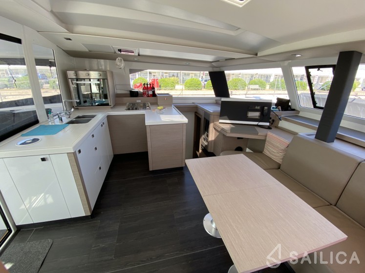 Astréa 42 - Yacht Charter Sailica