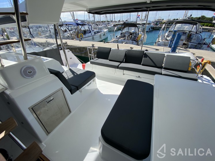 Astréa 42 - Yacht Charter Sailica