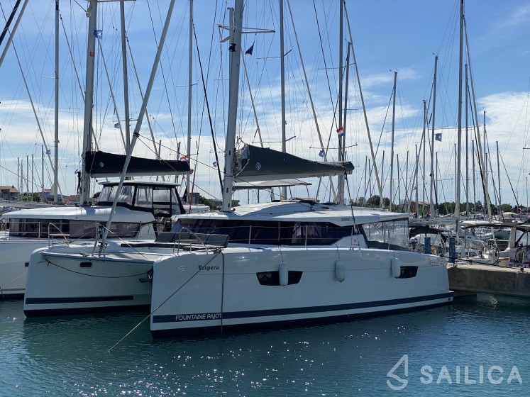 Astréa 42 - Yacht Charter Sailica