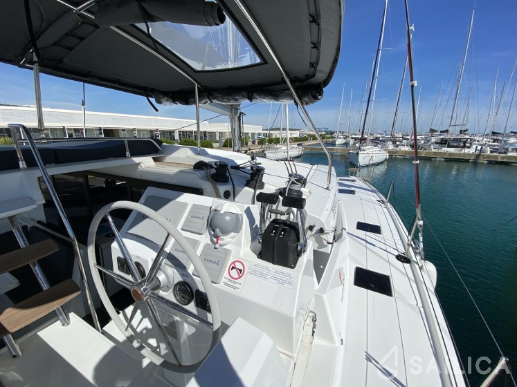 Astréa 42 - Yacht Charter Sailica