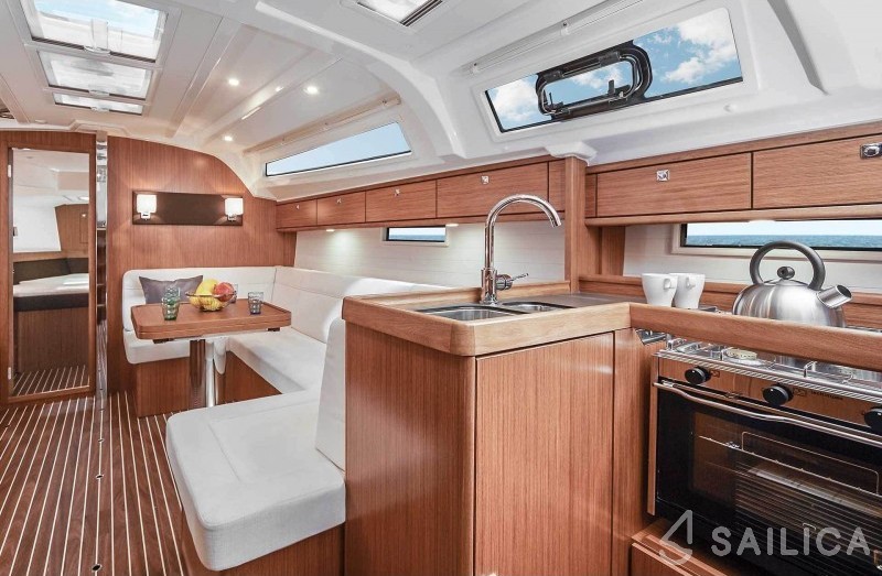 Bavaria 41 Cruiser - Yacht Charter Sailica